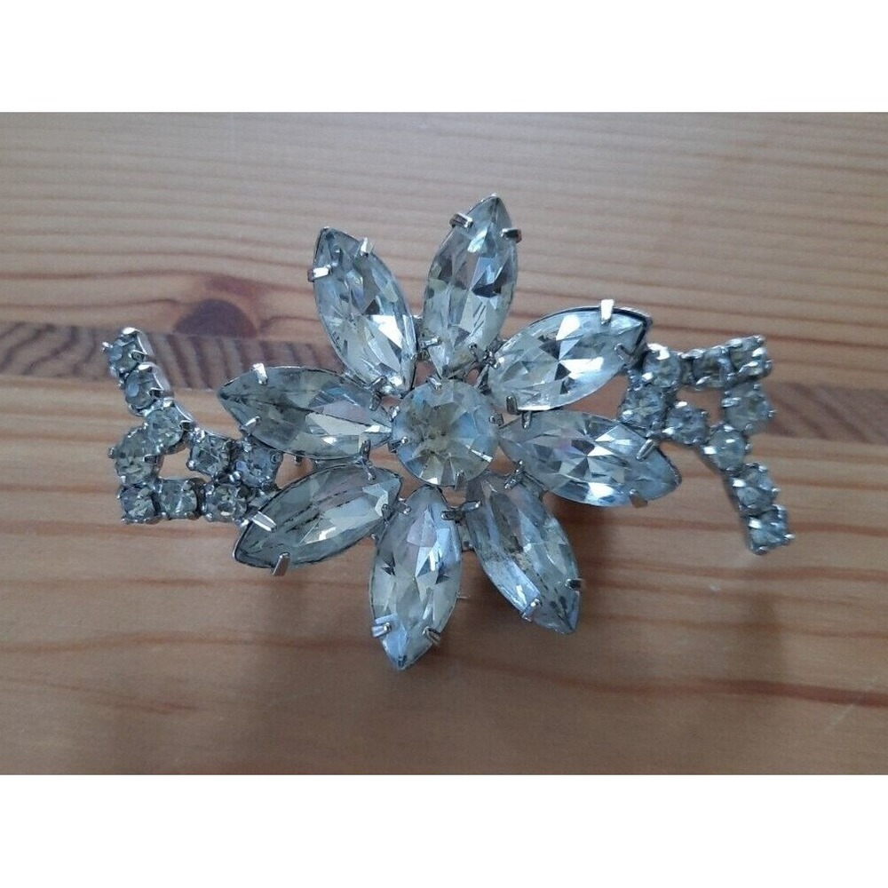 Weiss Clear Ice Rhinestone Daisy Flower Vintage Brooch Pin Signed Silver Tone
